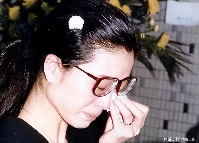 婚“各玩各的”“最癫狂亚姐”的瓜凯发K8首页登录克死老公、爱泡二(图3)