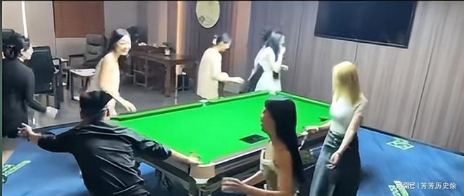 包间暗藏玄机美女陪练988包一杆进洞k8凯发入口台球厅被曝“特殊服务”(图23)