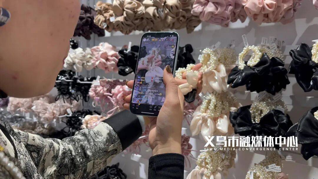 力！“世界超市”文旅热度飙升凯发网址春晚分会场激发新动(图3)